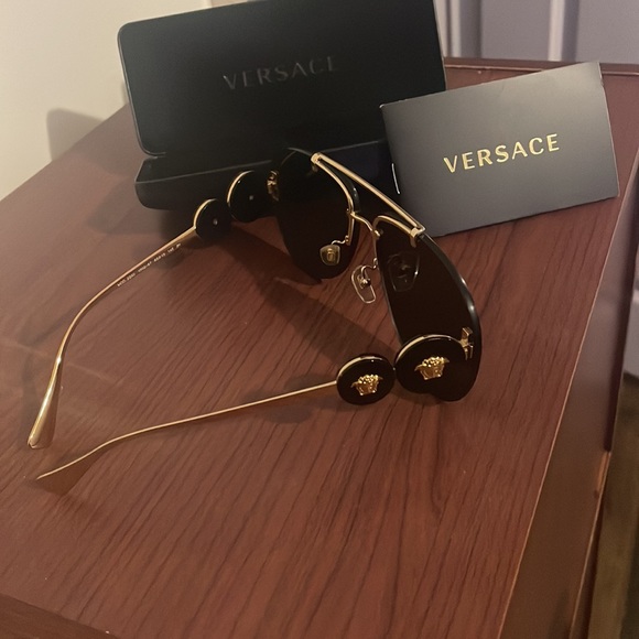 VERSACE SUNGLASSES - Picture 3 of 5